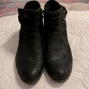 Black Earth booties, size 8